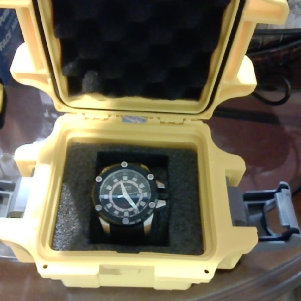 Like New Invicta Men's Black and Silver Watch